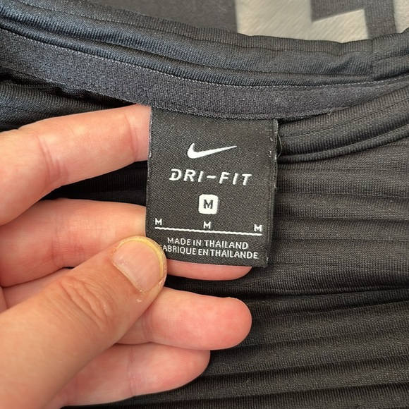Nike Dri-Fit women’s black ribbed crew neck sweatshirt size medium - Picture 7 of 8
